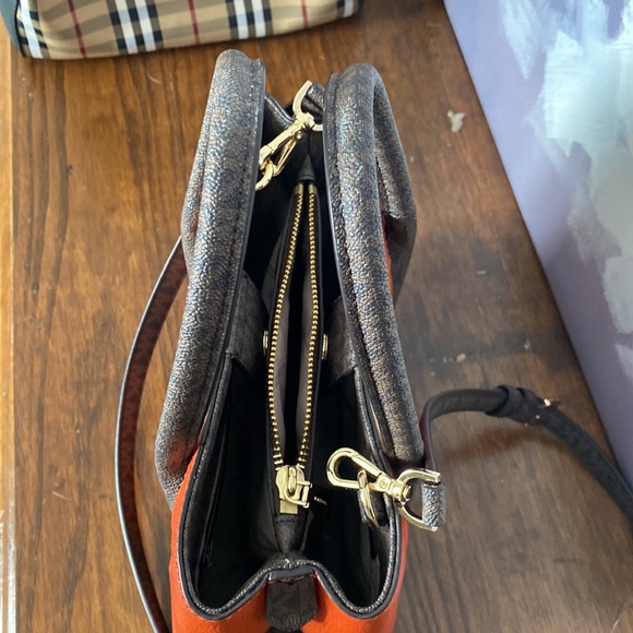 Austin pebbled cross body - Picture 3 of 4